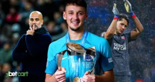 جیمز ترافورد: بازگشت رویایی به منچسترسیتی 2 | 67816 جیمز ترافورد با جام قهرمانی و تصویر گواردیولا پس از بازگشت به منچسترسیتی