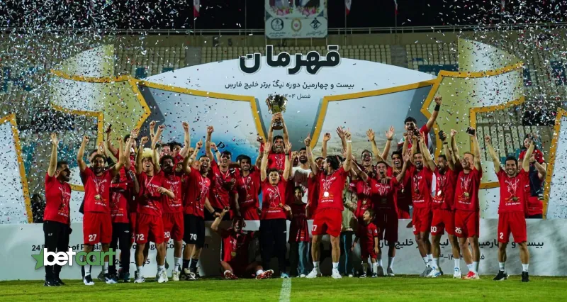 لیگ برتر ایران ۱۴۰۴-۱۴۰۵: تاریخچه پرهیجان، تیمها، قهرمانان و اخبار 2 | 67466 جشن قهرمانی تراکتور تبریز در لیگ برتر خلیج فارس با جام و شادی بازیکنان