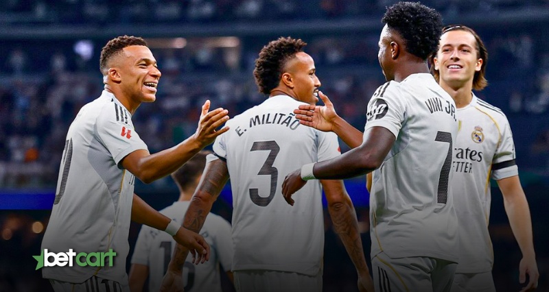 شادی گل بازیکنان رئال مادرید در ورزشگاه سانتیاگو برنابئو