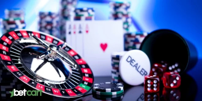 میز رولت و چیپ‌های رنگی روی صفحه شرط‌بندی کازینو