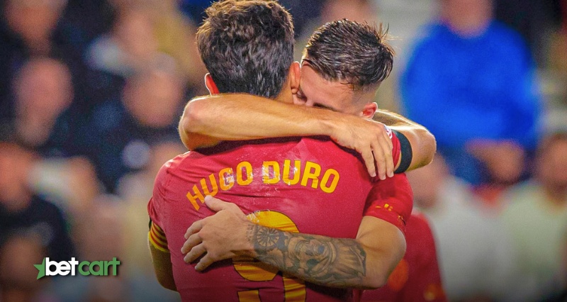 هوگو دورو و هم‌تیمی‌های والنسیا در حال شادی پس از گل در لالیگا ۲۰۲۵