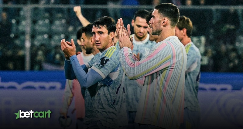 شادی بازیکنان یوونتوس پس از پیروزی در ورزشگاه آلیانز تورین