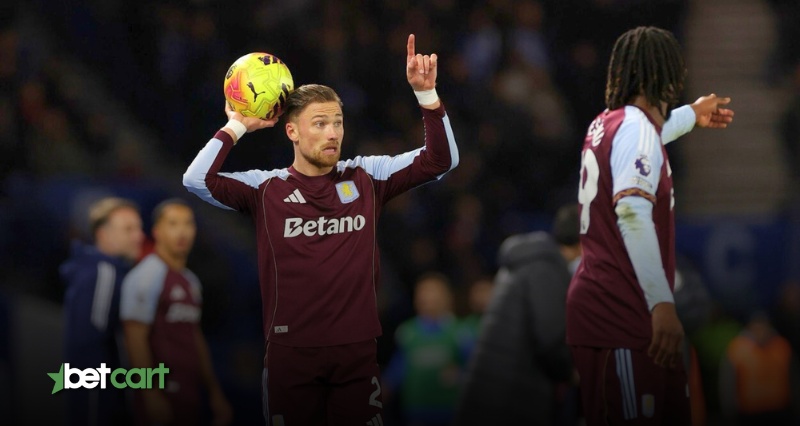 بازیکنان استون ویلا در حال بازی و آماده‌سازی برای دیدار مقابل آرسنال