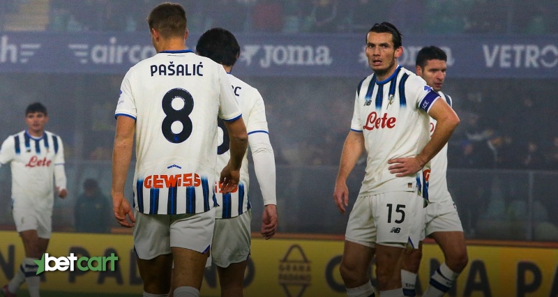 پیشبینی فوتبال آتالانتا و چلسی لیگ قهرمانان اروپا 2 | 69144 بازیکنان آتالانتا با پیراهن سفید در جریان مسابقه